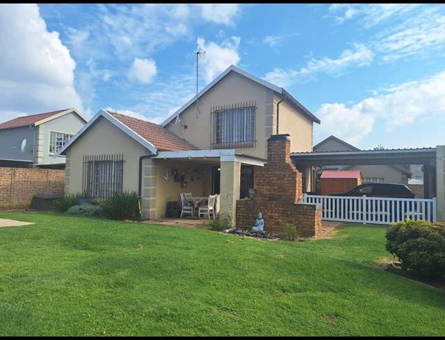 3 BEDROOM HOUSE FOR SALE IN SONNEVELD